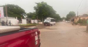 Reporte preliminar: Lluvias movilizan a Protección Civil y rescatan a 25 pasajeros en Culiacán