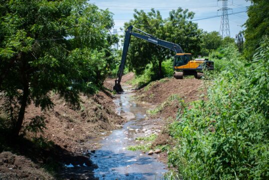 Refuerza Ayuntamiento trabajos de limpieza y desazolve tras lluvias en Culiacán