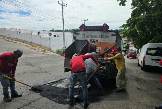 Más calles en atención: Ayuntamiento avanza con trabajos de bacheo