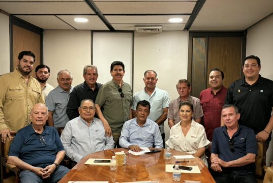 Constructores acuerdan trabajar en unidad con el nuevo Secretario de Obras, Manuel Acosta Bernal