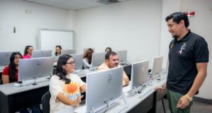 Herramientas de Inteligencia Artificial y audiovisual al alcance de todos: el SUADEC arranca tres días de capacitación tecnológica en la Torre Académica Culiacán