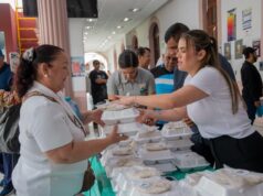 Ana Miriam Ramos visita a familiares de pacientes hospitalizados en el Hospital Civil
