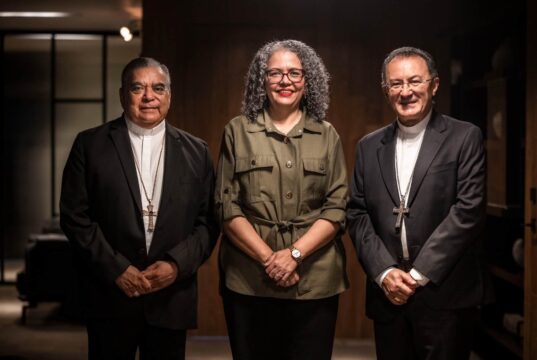 Gobernadora de Sinaloa se reúne con nuncio apostólico en México